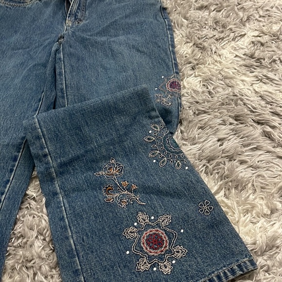 Faded Glory wide leg/bellbottom Jeans with embroidery - Picture 4 of 11